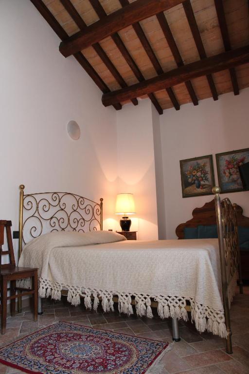 Santa Maria in Casale vicino a Urbino room 3