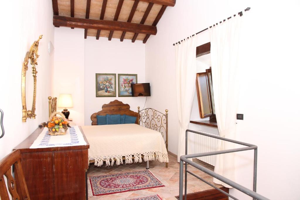 Santa Maria in Casale vicino a Urbino room 4