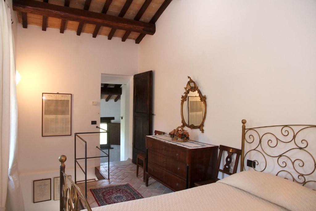 Santa Maria in Casale vicino a Urbino room 5